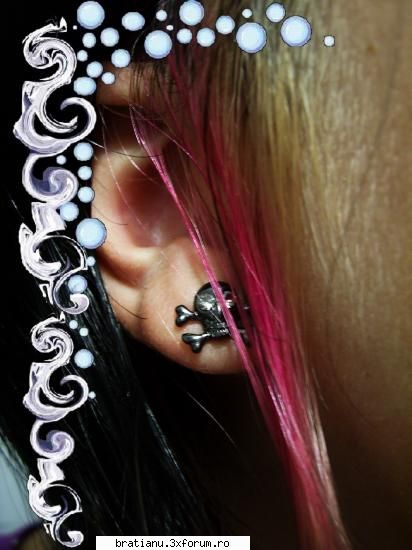 ahh si sa ma laud cu my skull earing si suvitele roz si a toale =)