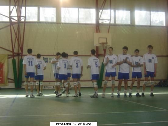 Echipa de Volei - ) cred ca sunt cam toti in poza asta - Clase/Generatii/Alte Licee
