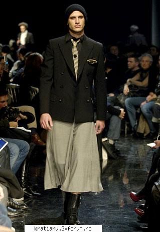 Uniforme?! - ultima colectie j p gaultier...ce ziceti ca - Pareri Generale