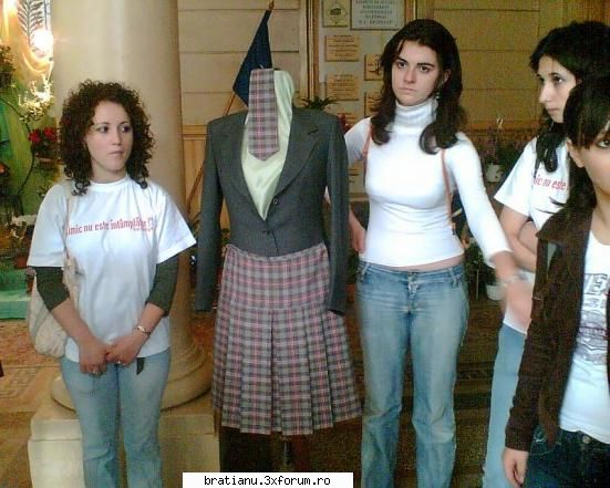 Uniforme?! - this is like..awful:(( - Pareri Generale