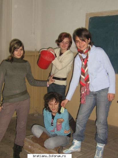 poze - un mediu ambiant...colegi amabili...nik mai - Altele